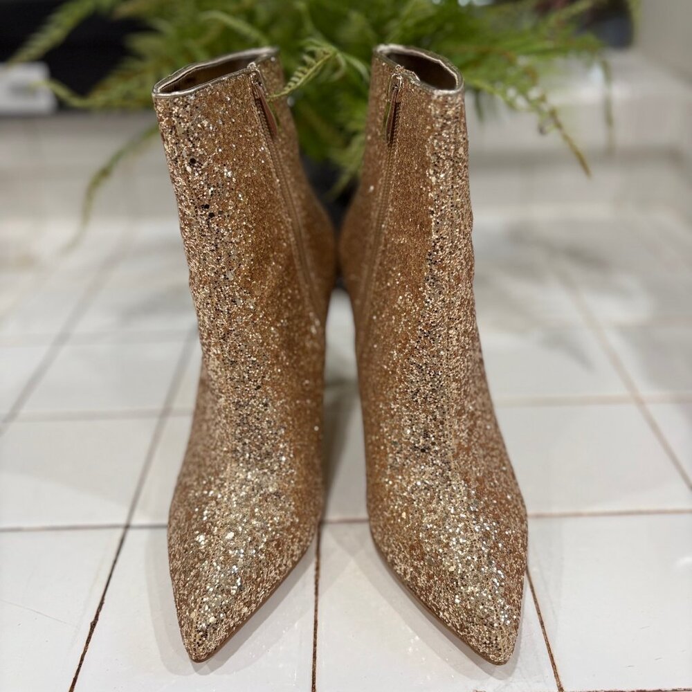 NWOT Gorgeous Gold Glitter Booties